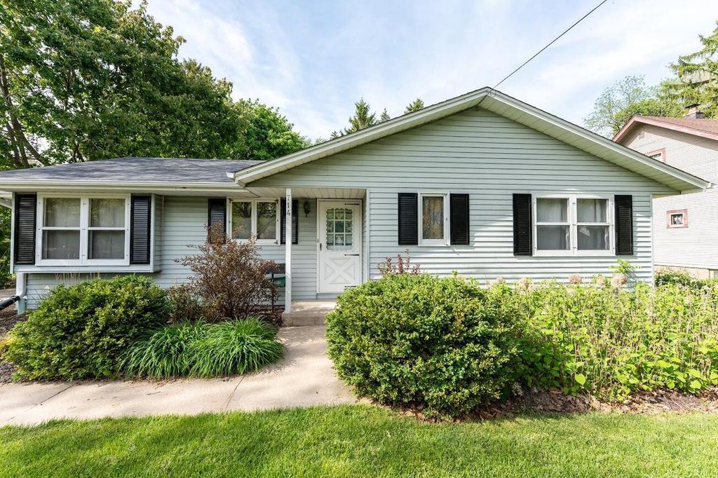 714 E Capitol DRIVE, Hartland, WI 53029