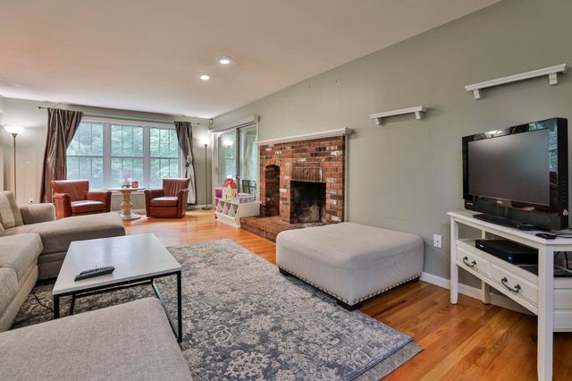 41 Wellesley Drive, Bedford, NH 03110