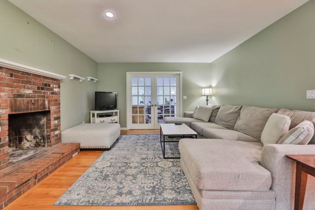 41 Wellesley Drive, Bedford, NH 03110