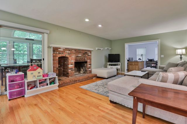 41 Wellesley Drive, Bedford, NH 03110