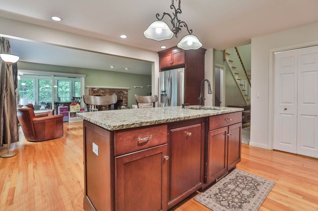 41 Wellesley Drive, Bedford, NH 03110