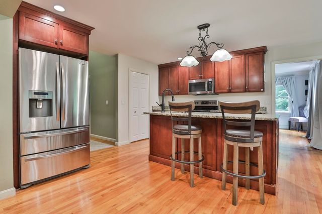 41 Wellesley Drive, Bedford, NH 03110