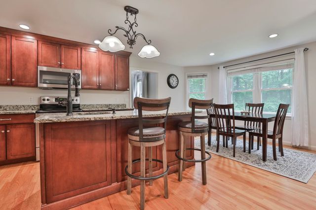 41 Wellesley Drive, Bedford, NH 03110