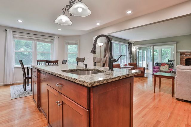 41 Wellesley Drive, Bedford, NH 03110