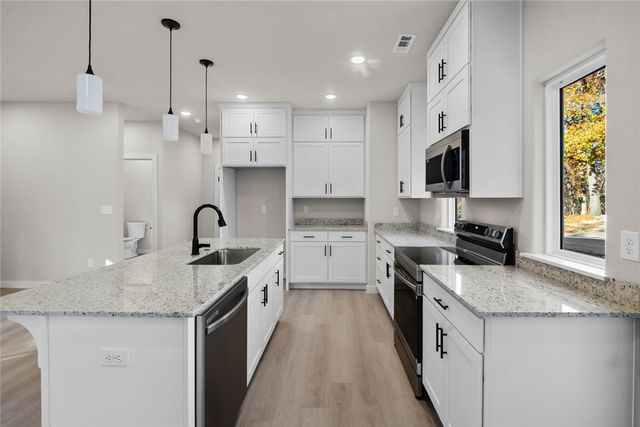 50 Thaxted Drive, Bella Vista, AR 72715