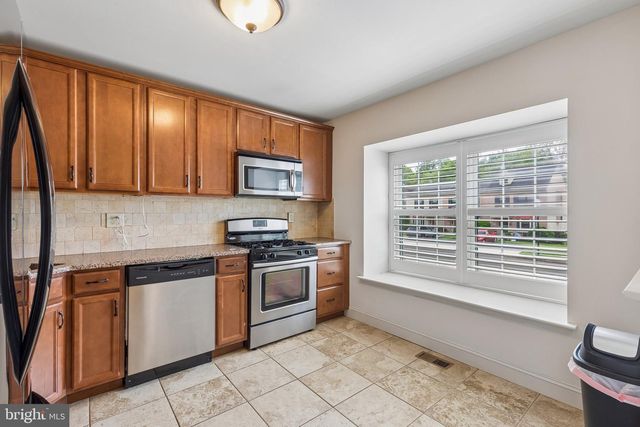 537 BASSETT LN, West Norriton, PA 19403