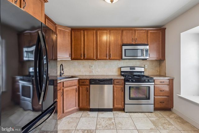 537 BASSETT LN, West Norriton, PA 19403