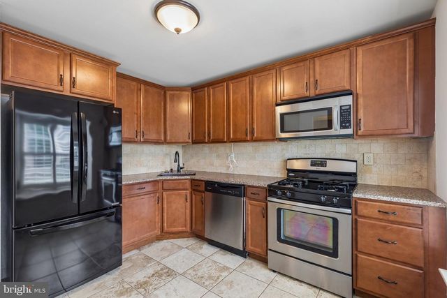 537 BASSETT LN, West Norriton, PA 19403