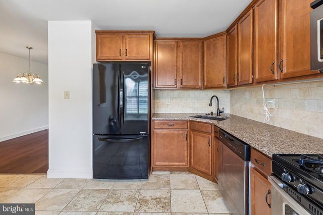 537 BASSETT LN, West Norriton, PA 19403