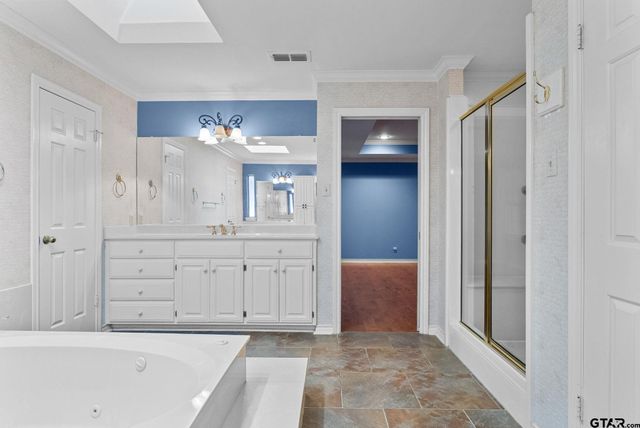 1807 Royal Oak Dr, Tyler, TX 75703
