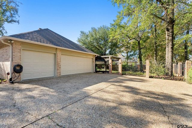 1807 Royal Oak Dr, Tyler, TX 75703