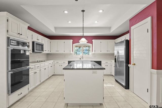 1807 Royal Oak Dr, Tyler, TX 75703