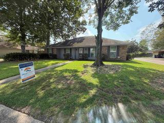 1422 Stoneliegh Dr, Baton Rouge, LA 70808