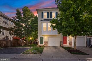 22946 FONTWELL SQ, Sterling, VA 20166
