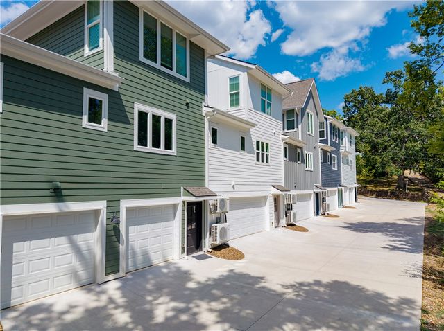 325 W Rock Street, Fayetteville, AR 72701