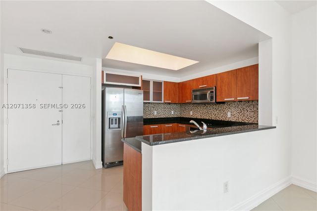 3131 NE 188th St 2-1010, Aventura, FL 33180