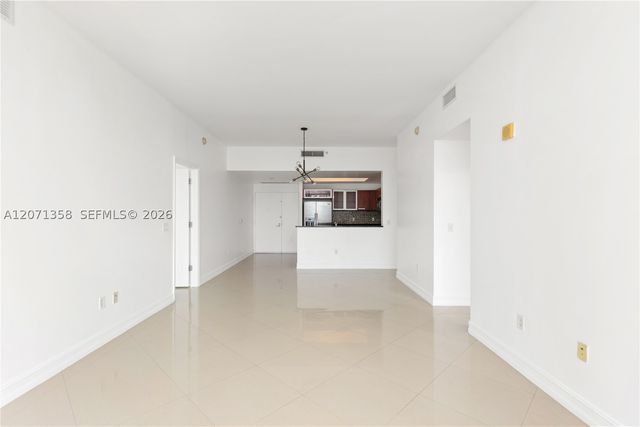 3131 NE 188th St 2-1010, Aventura, FL 33180