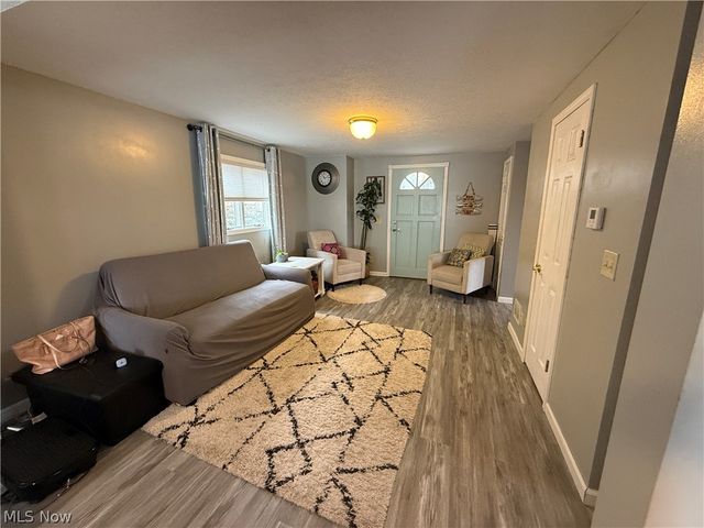 1376 Catherine Avenue Extension, Lakemore, OH 44250