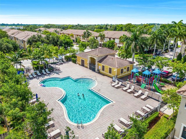 9585 Town Parc Cir N, Parkland, FL 33076