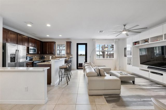 9585 Town Parc Cir N, Parkland, FL 33076