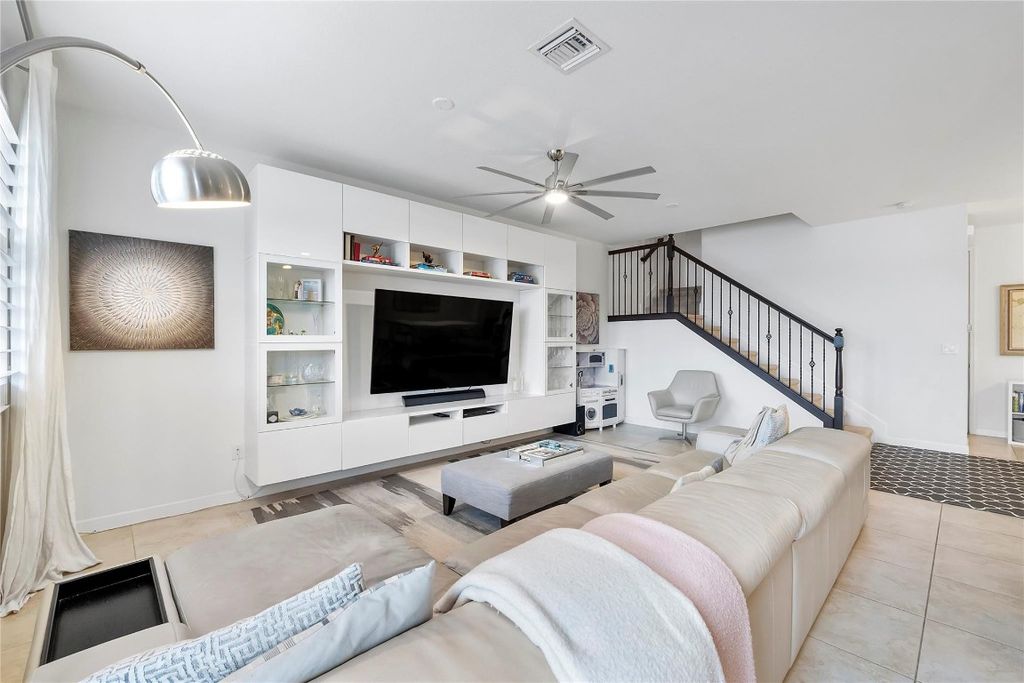 Image 10 of property listing at 9585 Town Parc Circle, Parkland, FL 33076