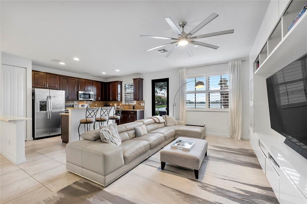 Image 11 of property listing at 9585 Town Parc Circle, Parkland, FL 33076