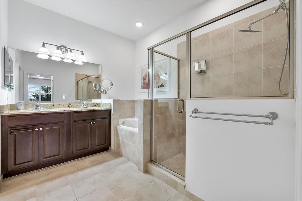 Image 15 of property listing at 9585 Town Parc Circle, Parkland, FL 33076