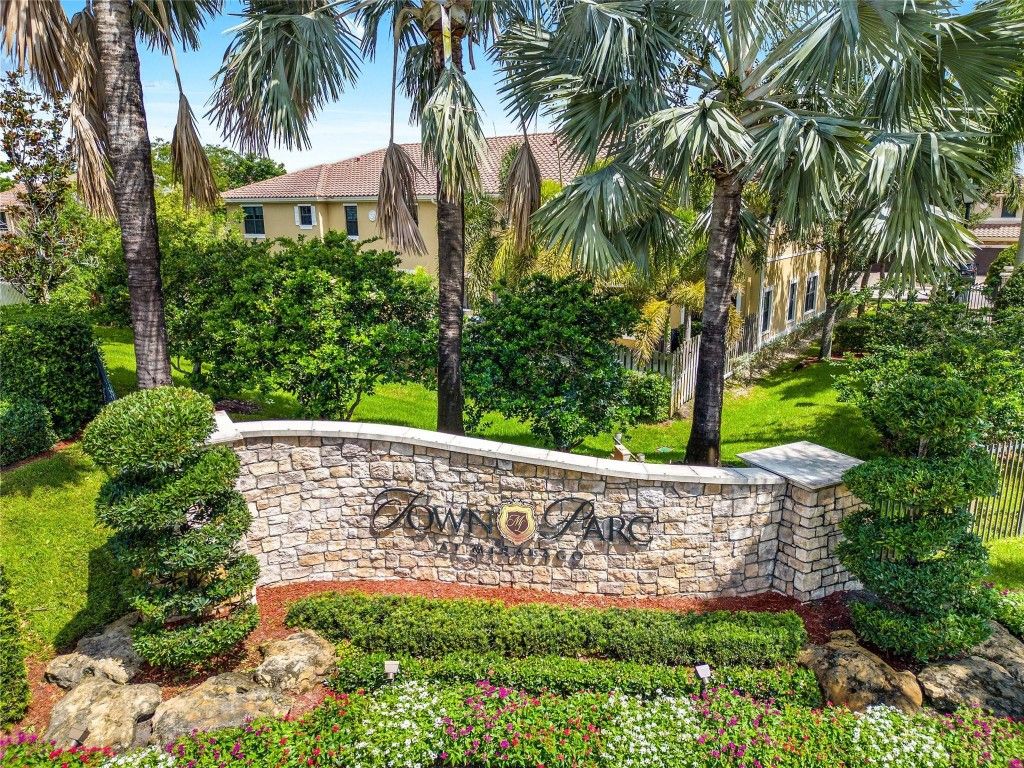 Image 24 of property listing at 9585 Town Parc Circle, Parkland, FL 33076