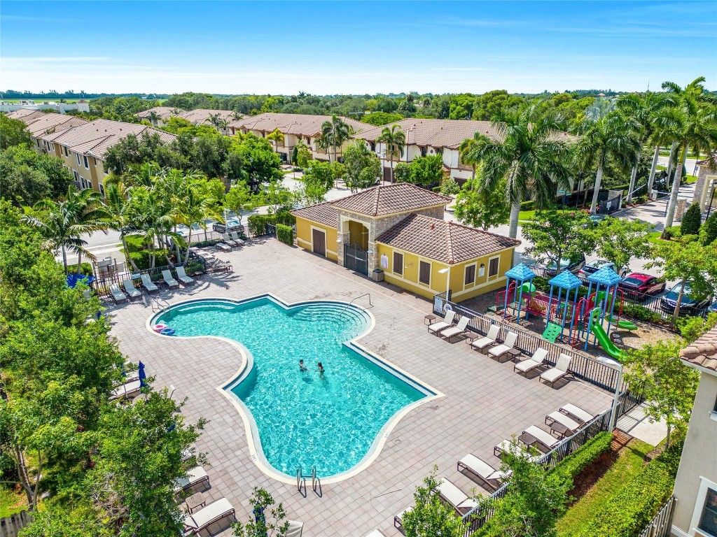 Image 25 of property listing at 9585 Town Parc Circle, Parkland, FL 33076