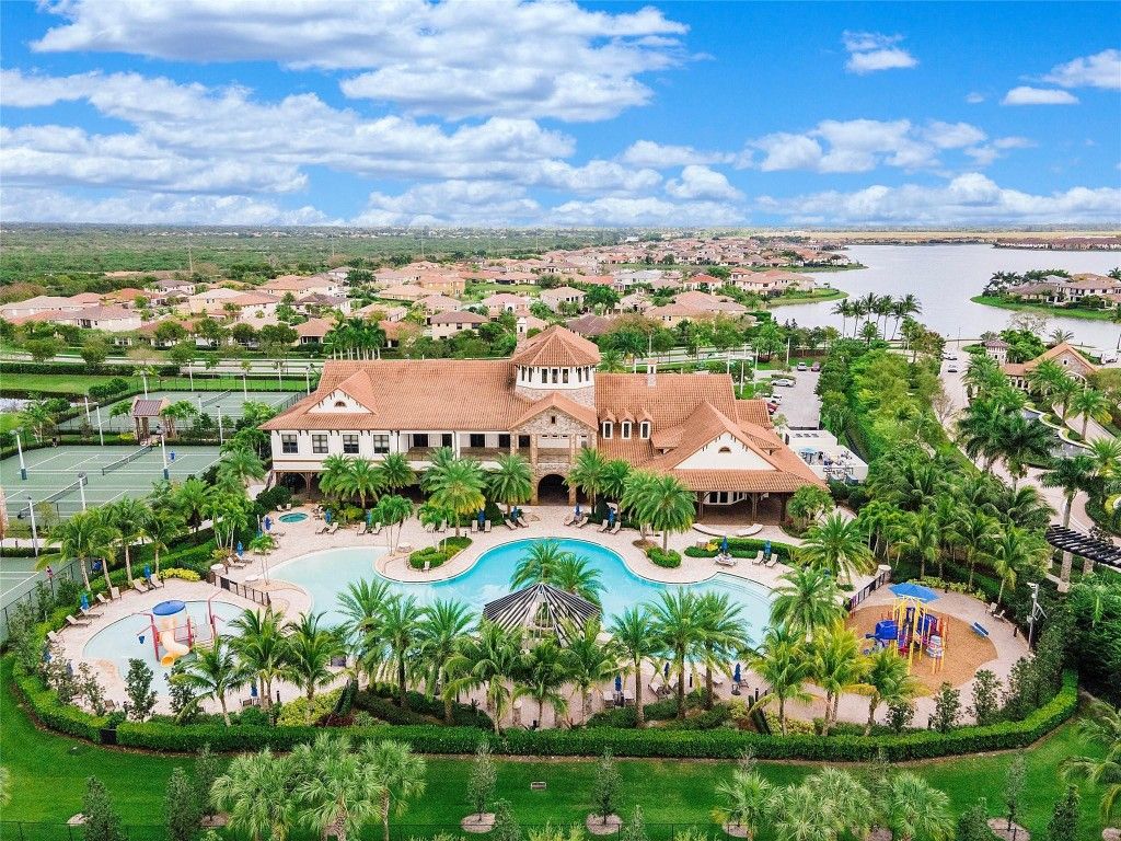 Image 31 of property listing at 9585 Town Parc Circle, Parkland, FL 33076