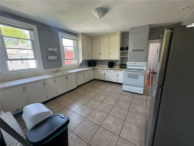 60 Berkeley Avenue 2, Newport, RI 02840