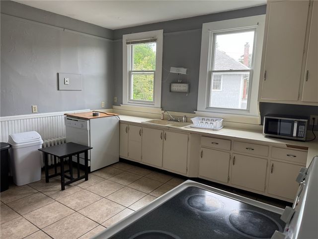 60 Berkeley Avenue 2, Newport, RI 02840