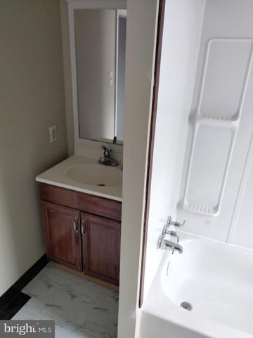 15 RAILROAD AVE, Paulsboro, NJ 08066