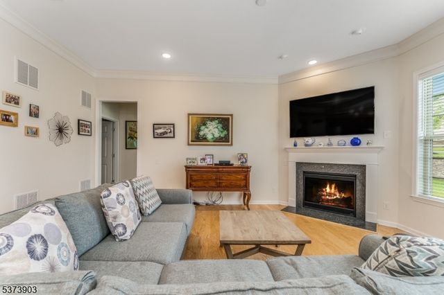 29 Bressler Road, Raritan Twp., NJ 08822