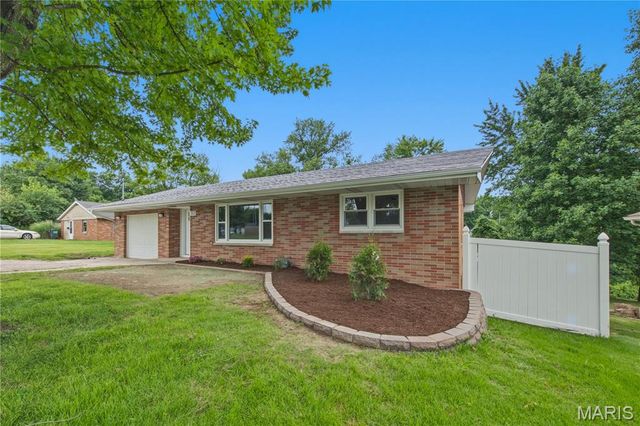 112 Midway Avenue, Cottage Hills, IL 62018