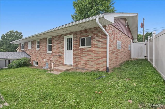 112 Midway Avenue, Cottage Hills, IL 62018
