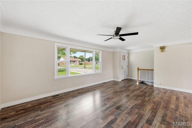 112 Midway Avenue, Cottage Hills, IL 62018