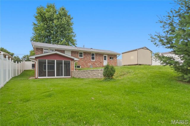 112 Midway Avenue, Cottage Hills, IL 62018