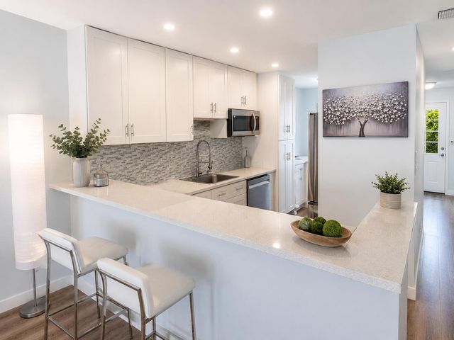 1101 Cactus Terrace 203, Delray Beach, FL 33445