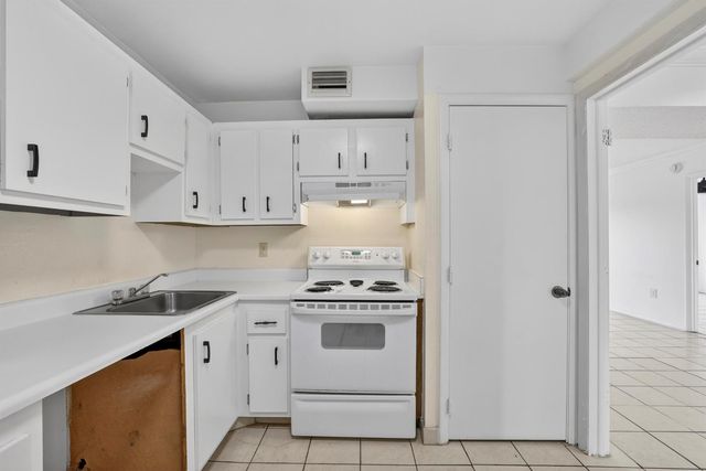 4174 Inverrary Drive 513, Lauderhill, FL 33319