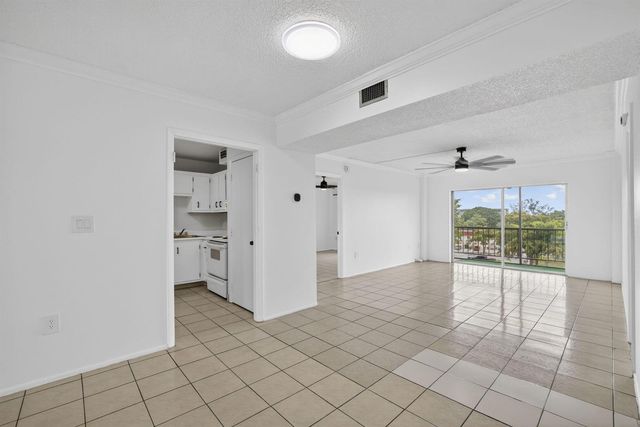 4174 Inverrary Drive 513, Lauderhill, FL 33319