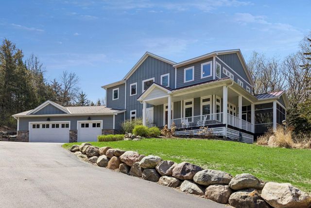 8700 Eagle Creek Boulevard, Shakopee, MN 55379