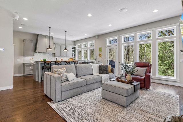 8700 Eagle Creek Boulevard, Shakopee, MN 55379