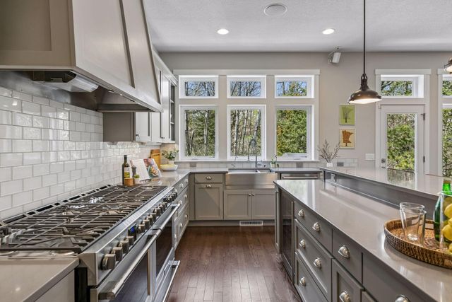 8700 Eagle Creek Boulevard, Shakopee, MN 55379