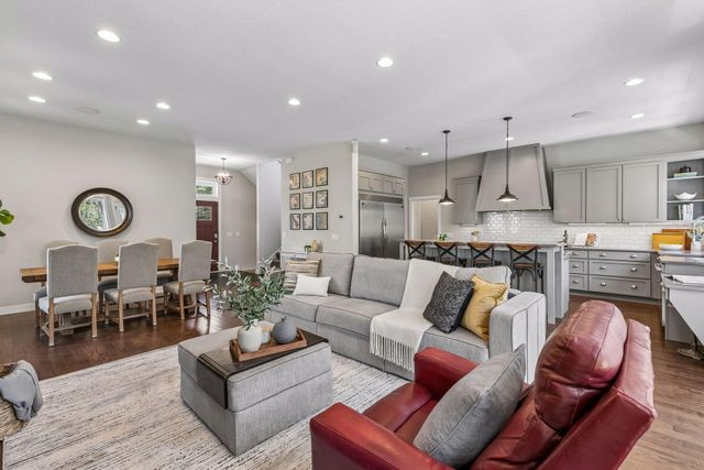 8700 Eagle Creek Boulevard, Shakopee, MN 55379