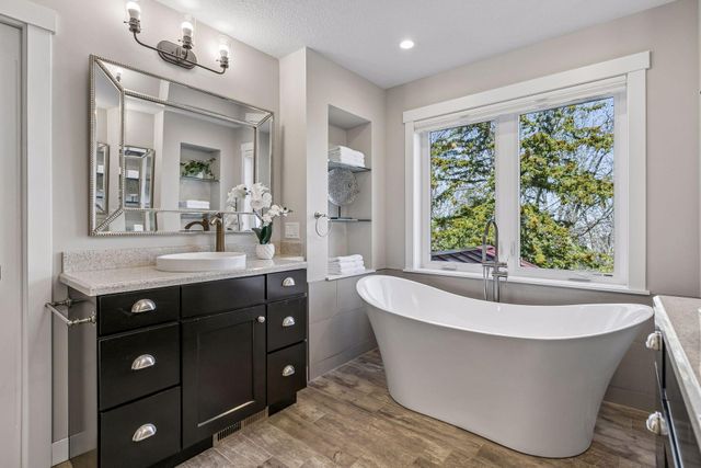 8700 Eagle Creek Boulevard, Shakopee, MN 55379