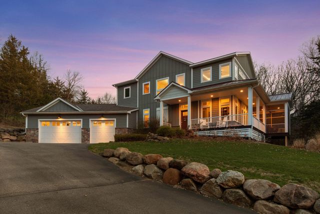 8700 Eagle Creek Boulevard, Shakopee, MN 55379