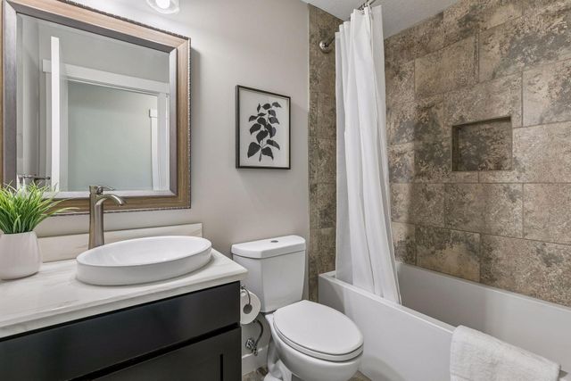 8700 Eagle Creek Boulevard, Shakopee, MN 55379