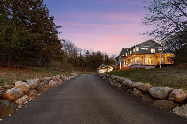 8700 Eagle Creek Boulevard, Shakopee, MN 55379