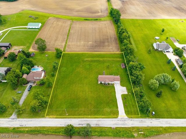 18741 West Road, Wellington, OH 44090